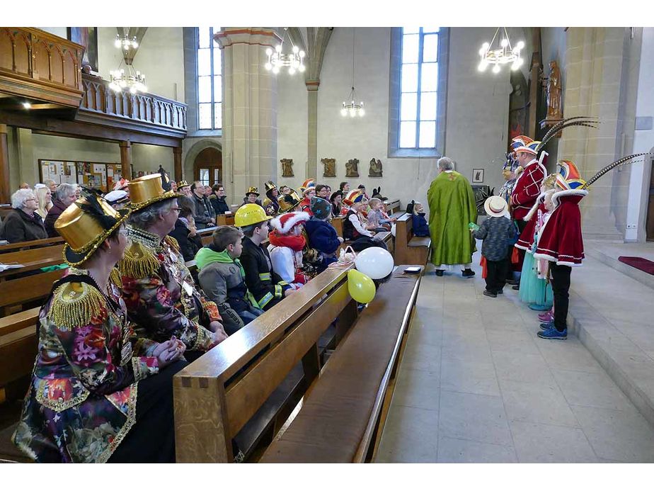 Naumburger Prinzenpaare mit Hofnarren besuchen den Kindergottesdienst (Foto: Karl-Franz Thiede)